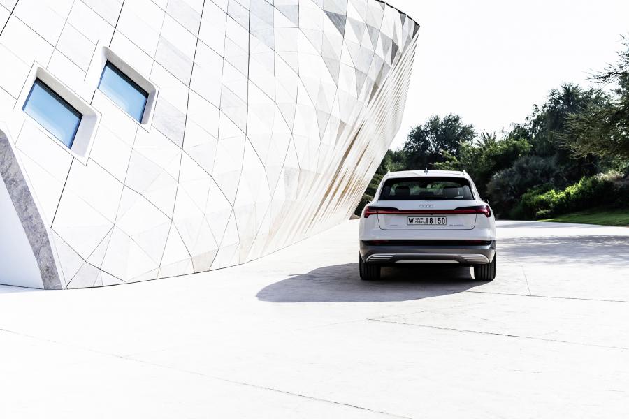  Audi e-tron 55 Quattro 2019 года  (WW) (фото 253 из 452)